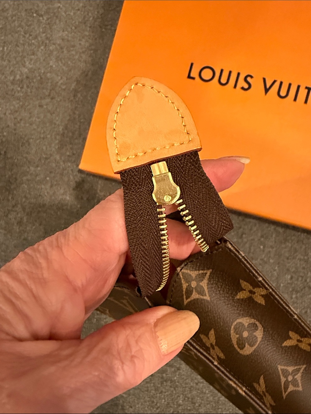 Louis Vuitton Monogram Canvas Toiletry 26 - Picture 12 of 16